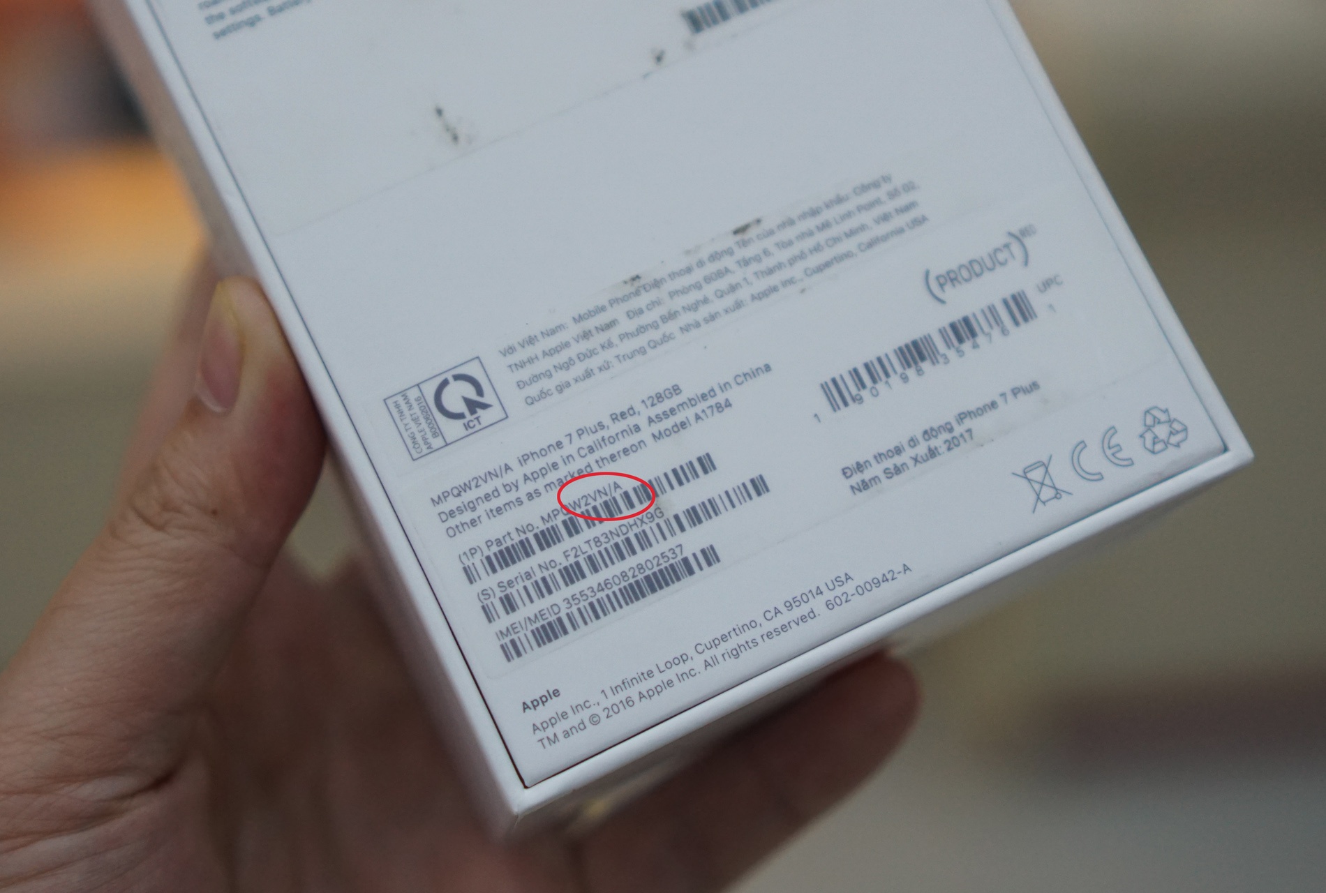 iPhone 7 mau do chinh hang len ke anh 3