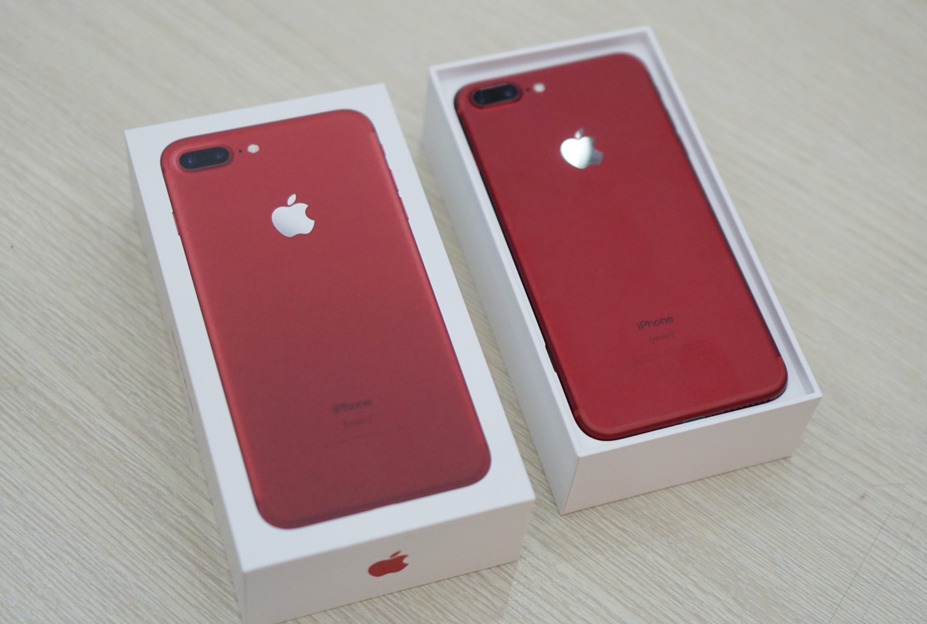 iPhone 7 mau do chinh hang len ke anh 5