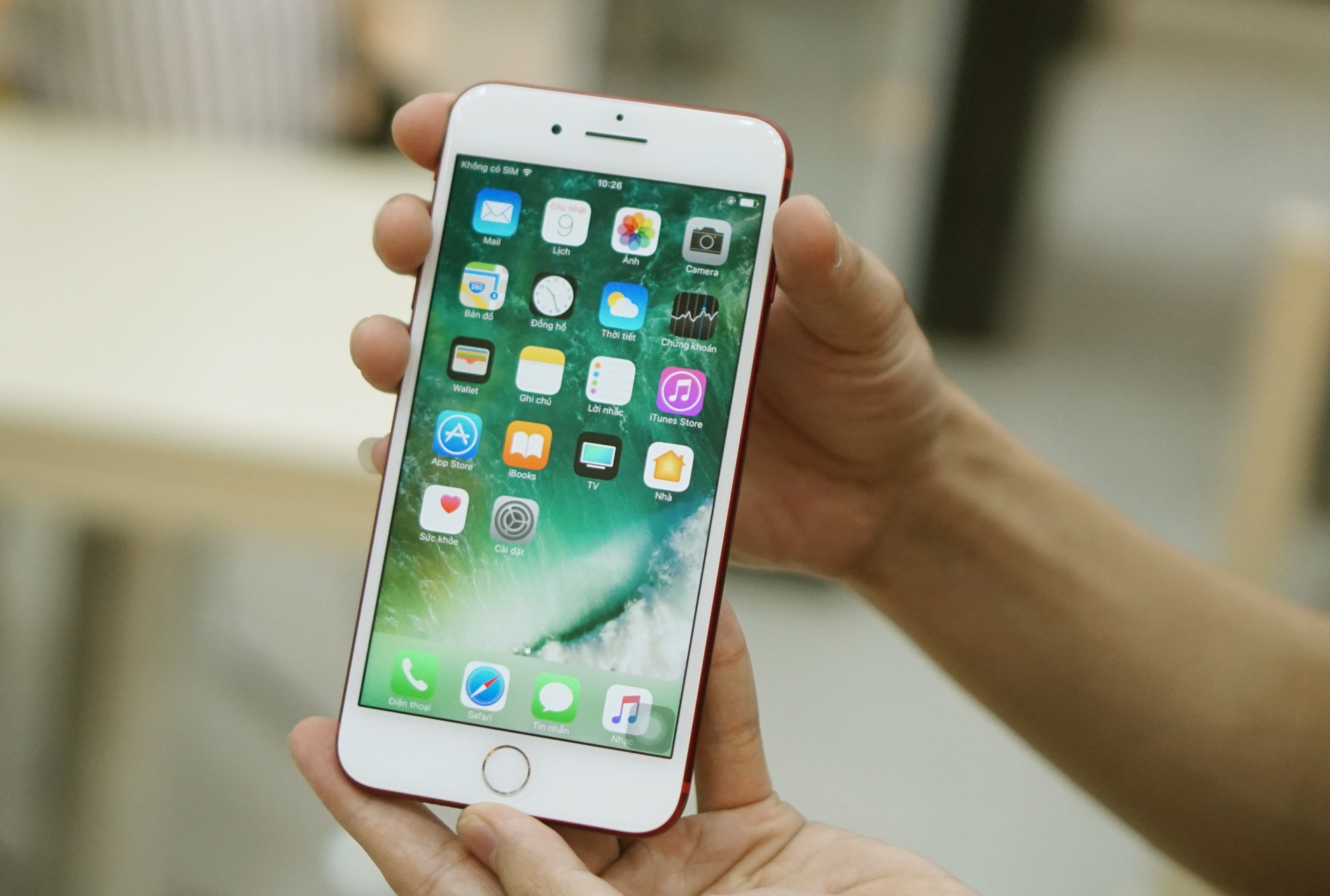 iPhone 7 mau do chinh hang len ke anh 7