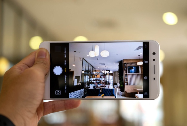 6 smartphone tam trung chup anh tot nhat hien nay hinh anh