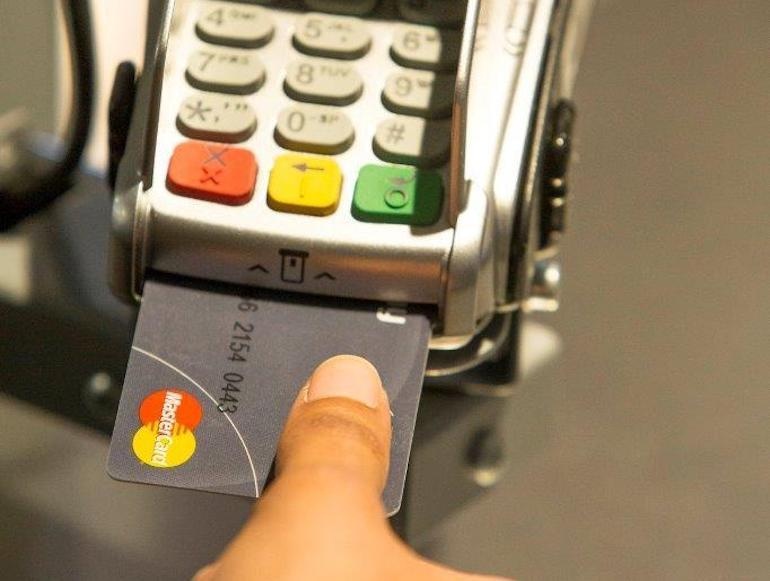 Mastercard tung the tin dung co may quet van tay hinh anh