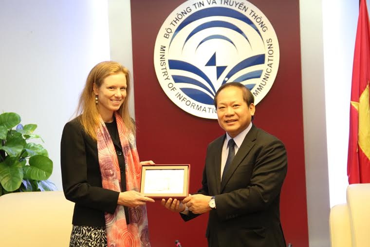 Facebook go bo tai khoan gia mao theo yeu cau cua Viet Nam hinh anh