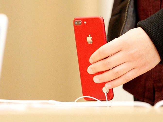 Them mau do, iPhone 7 van khong thoat am dam hinh anh