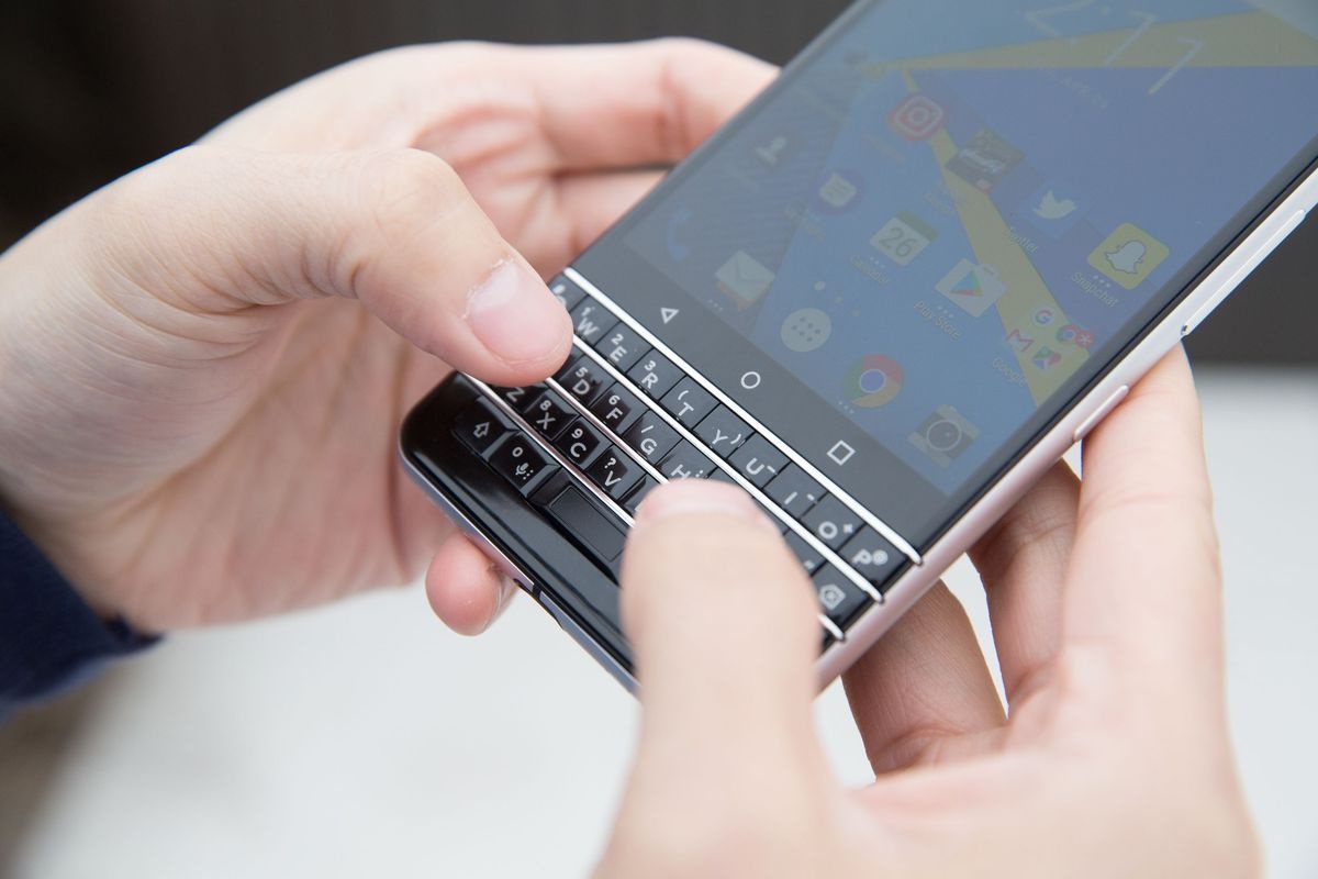 10 ly do nen mua BlackBerry KeyOne anh 1