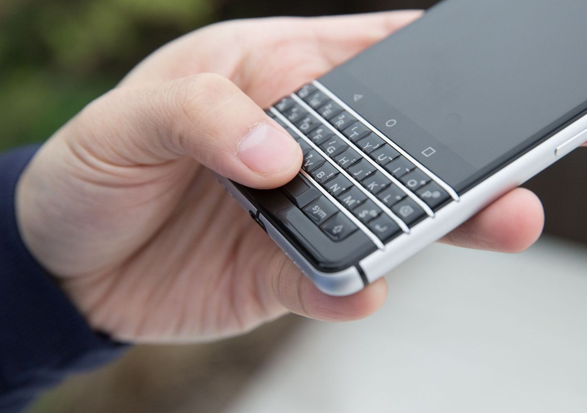 10 ly do nen mua BlackBerry KeyOne anh 2