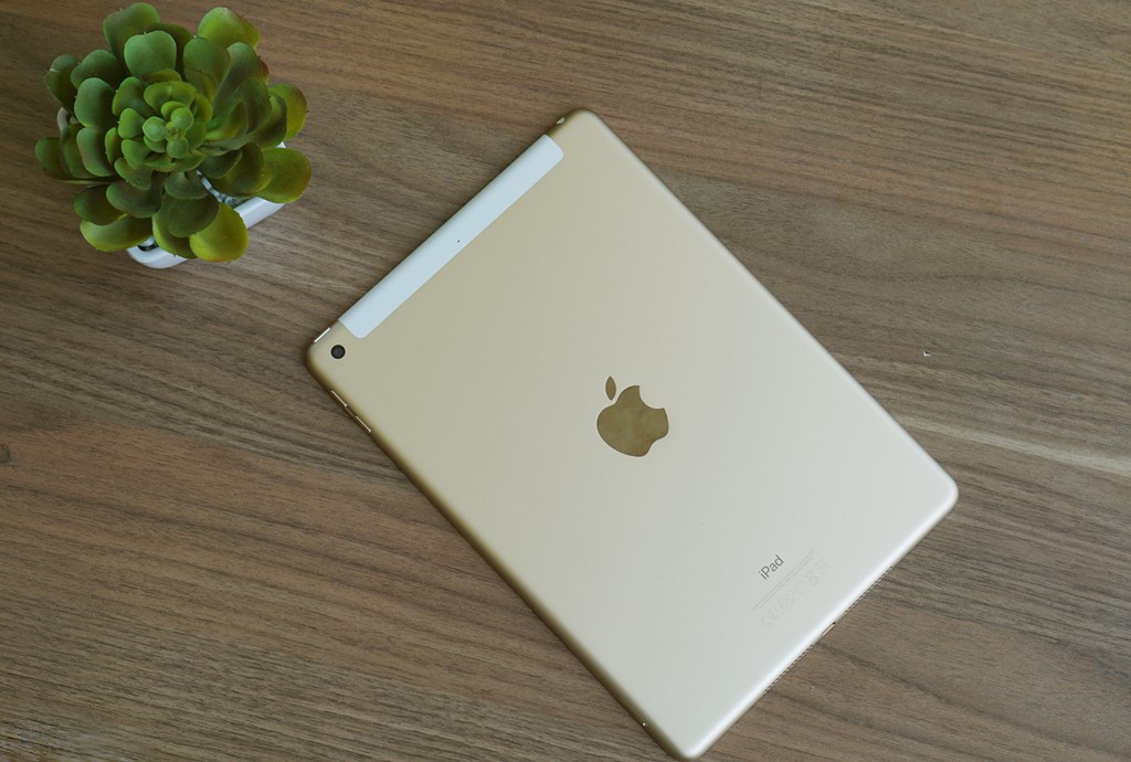 iPad 2017 chinh hang len ke, gia tu 9 trieu dong hinh anh