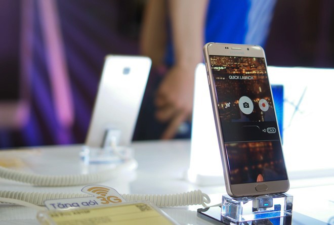 Nhieu ong lon doan tuyet voi smartphone gia re tai VN hinh anh