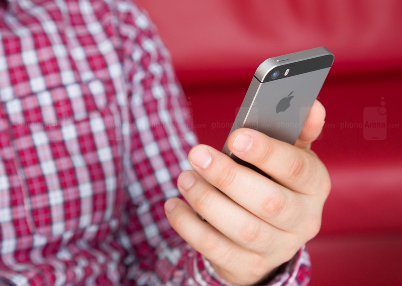 Apple muon doc quyen sua chua iPhone hinh anh