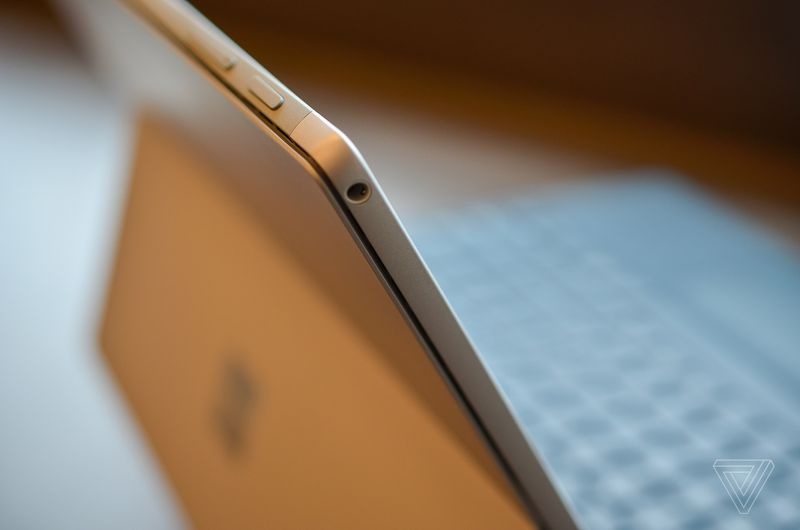 Can canh Surface Pro 2017 anh 5