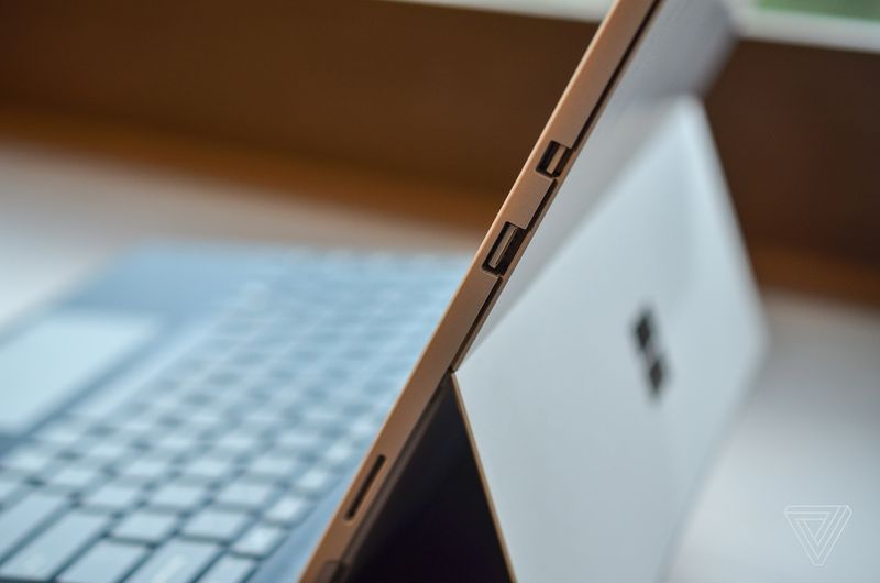 Can canh Surface Pro 2017 anh 6