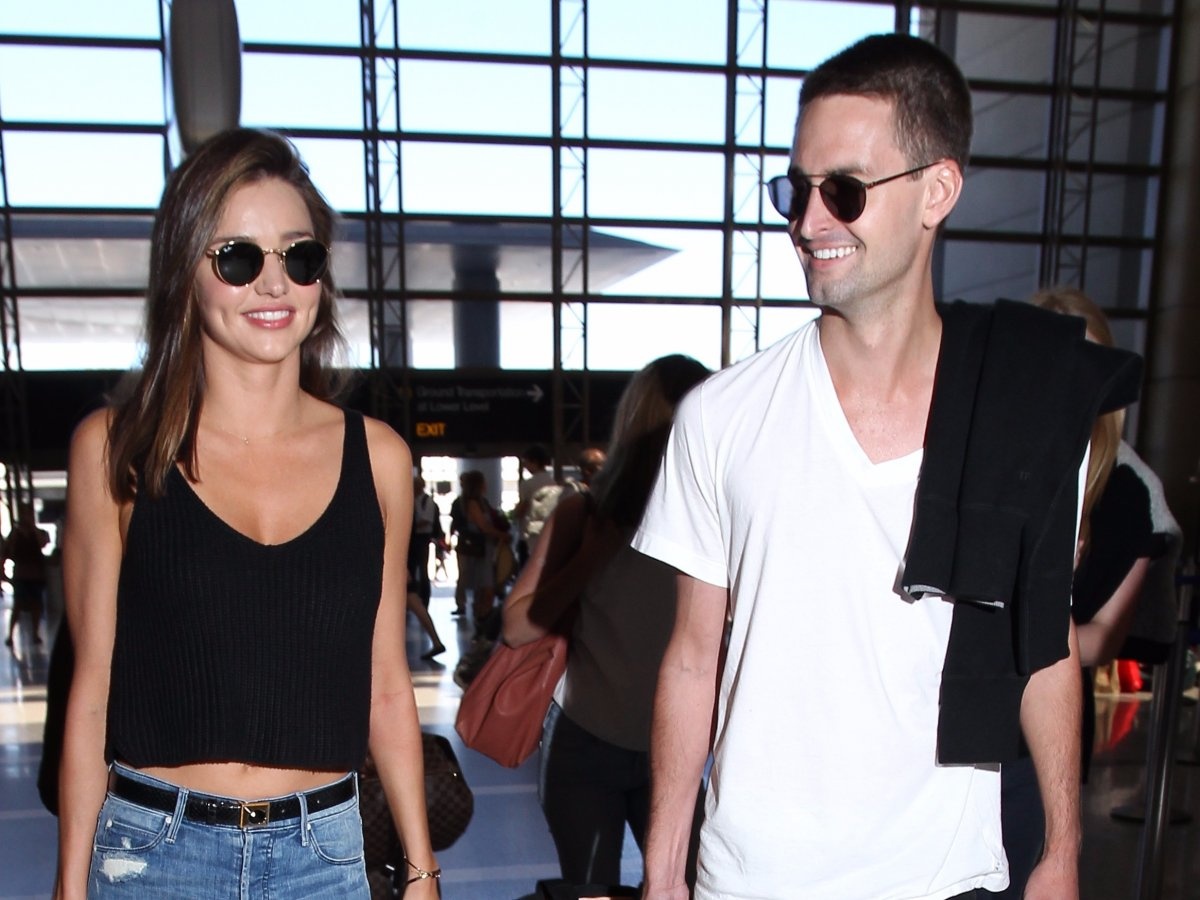 Ty phu 9X cua Snapchat cuoi vo anh 8