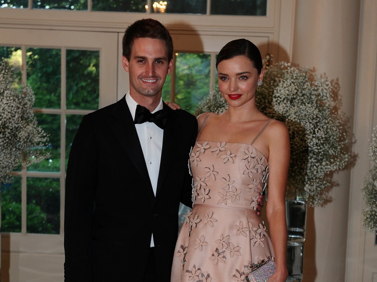 Ty phu 9X cua Snapchat cuoi vo anh 7