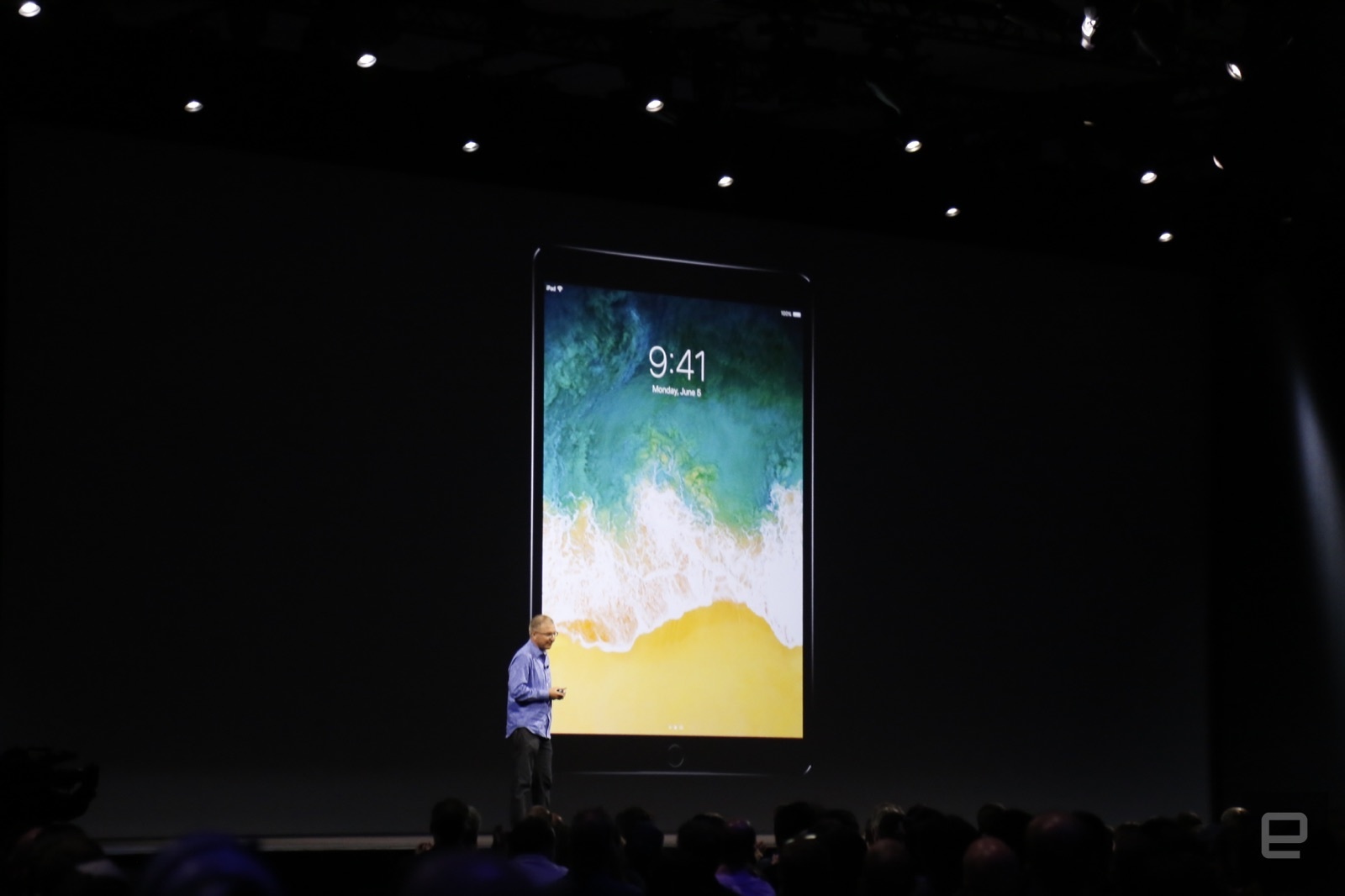 Apple gioi thieu iPad Pro moi hinh anh