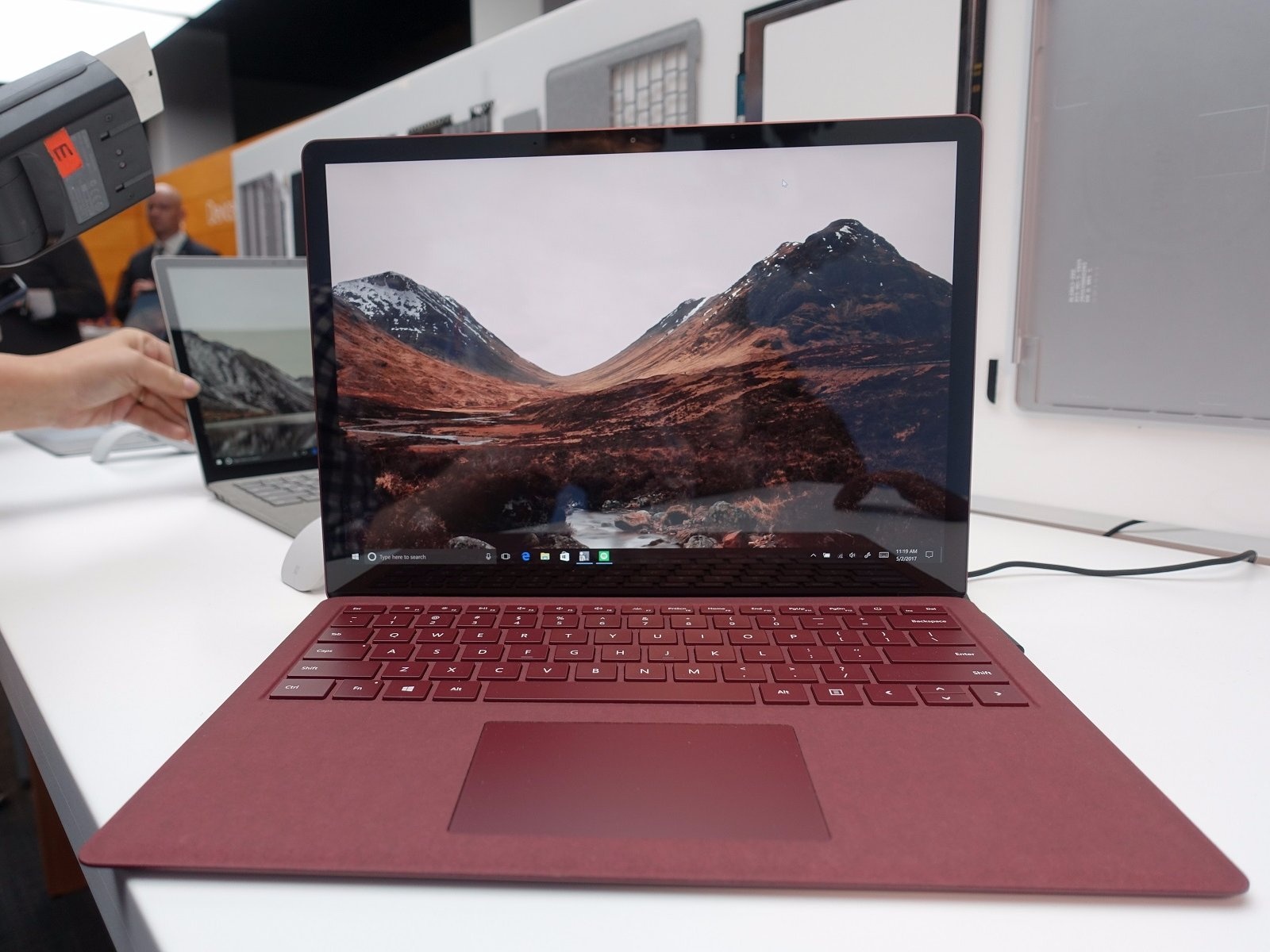 iPad Pro ăn theo Surface Pro ảnh 2 iPad Pro an theo Surface Pro anh 2