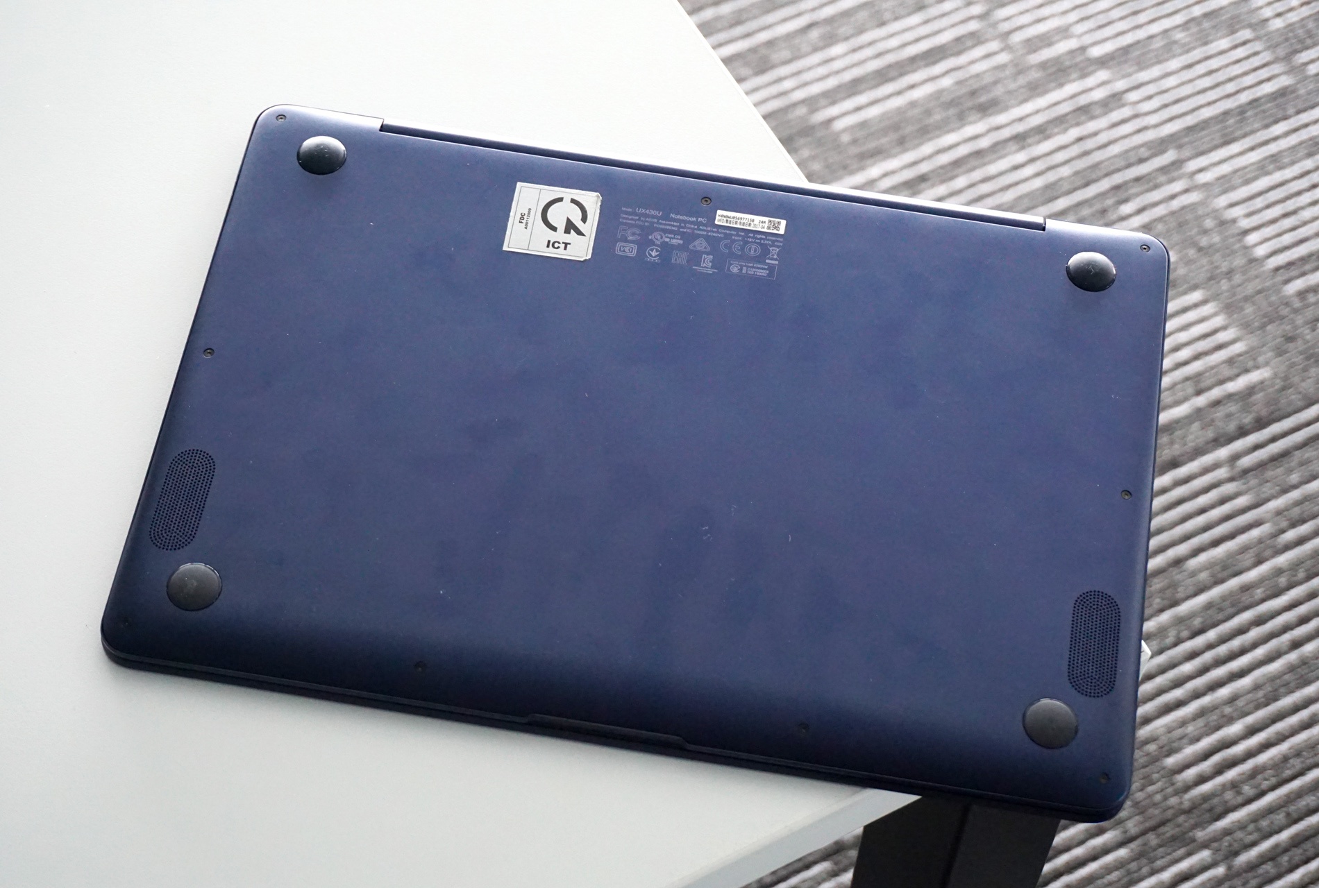 Can canh Asus ZenBook UX430 anh 11