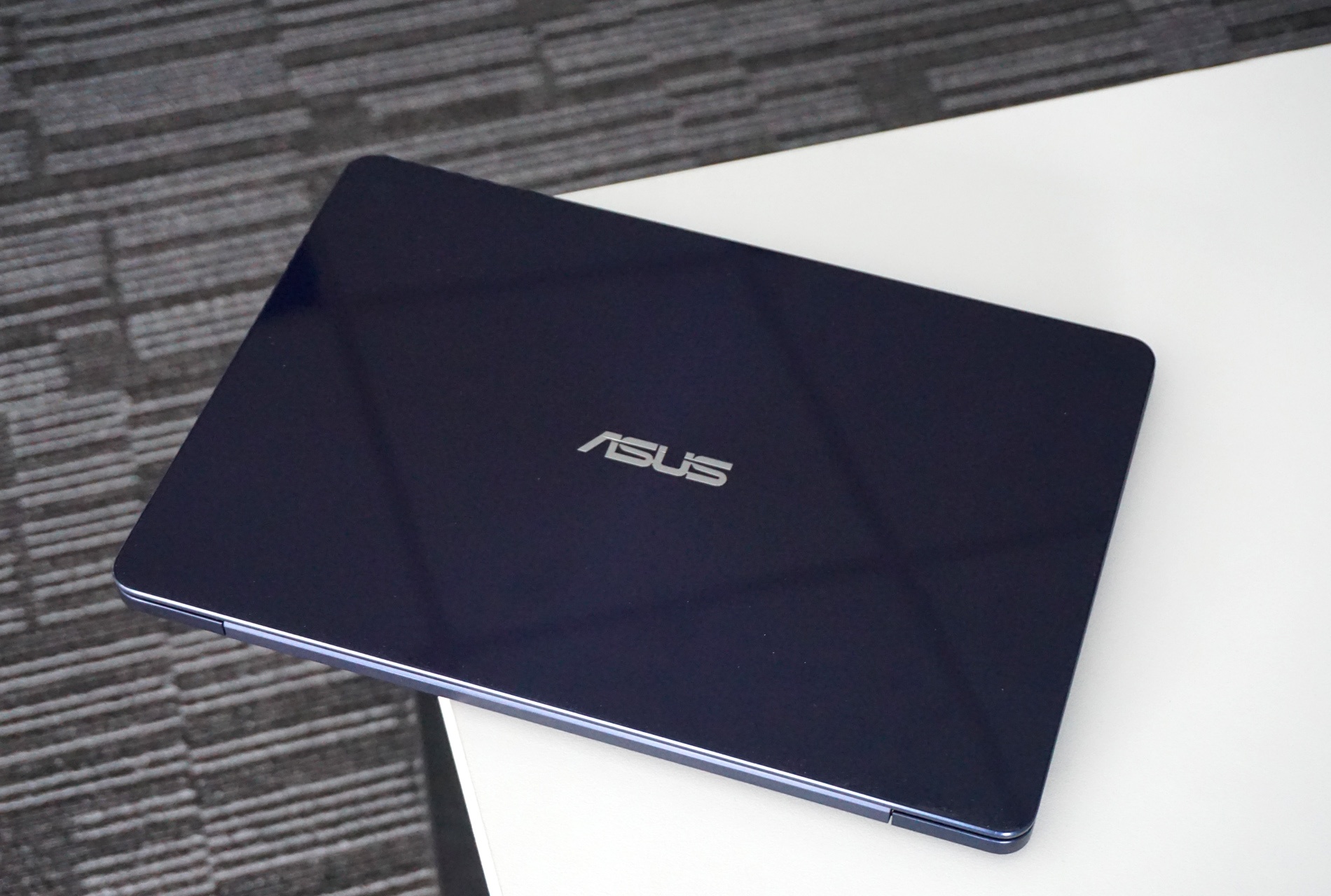 Can canh Asus ZenBook UX430 anh 12