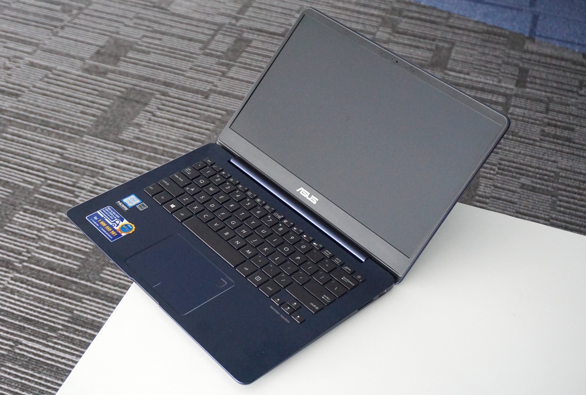 Can canh Asus ZenBook UX430 anh 9