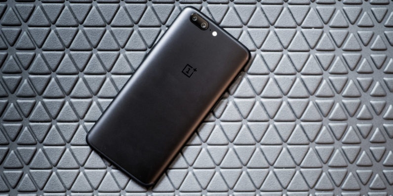 An theo kieu dang iPhone, OnePlus 5 con gian lan diem benchmark hinh anh