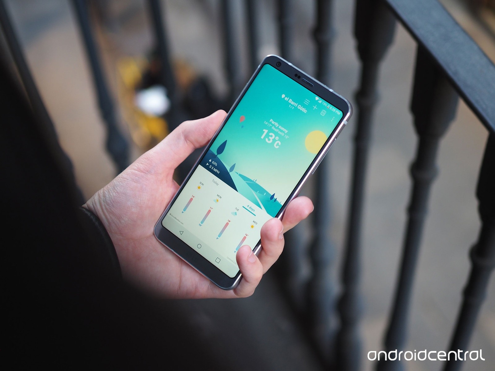 nhung smartphone khong co hang chinh hang anh 1