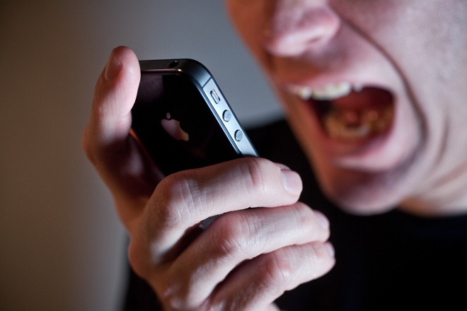 Cang gan smartphone, con nguoi cang kem thong minh? hinh anh