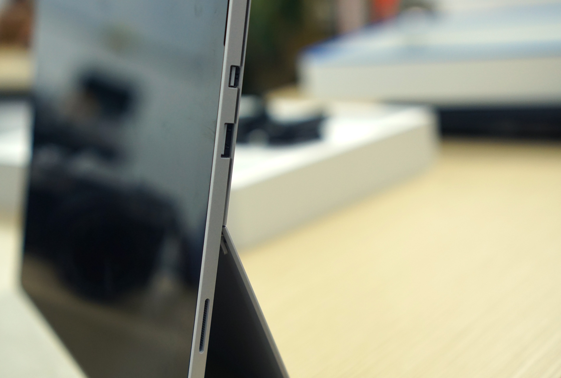 Surface Pro 5 ve Viet Nam anh 4