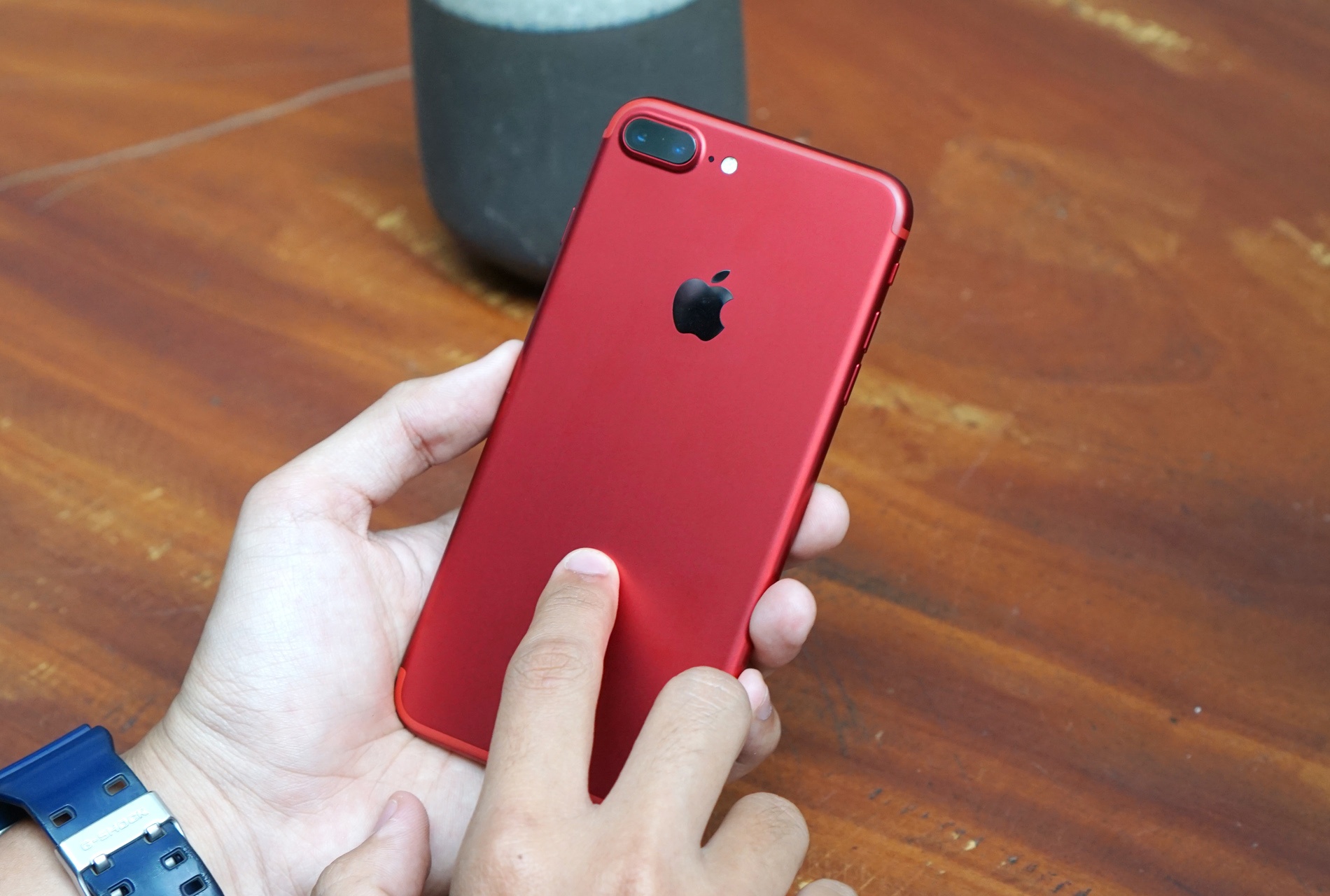 iPhone 7 Plus tan trang re hon ban quoc te gan 2 trieu tai VN hinh anh