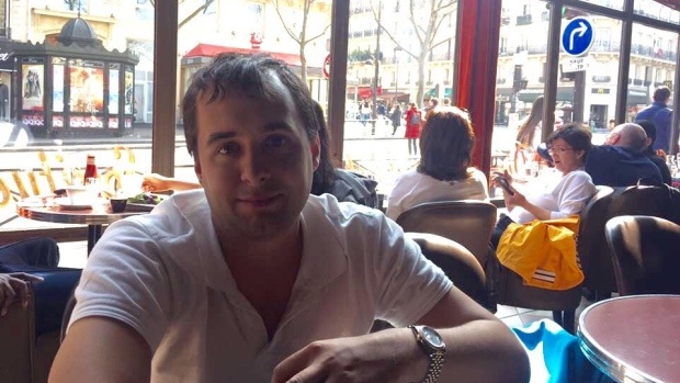 Cuoc song bi an cua ong trum dark web hinh anh