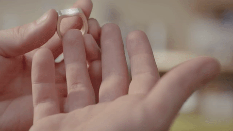 Nhan than ky thay the moi vat dung hang ngay hinh anh