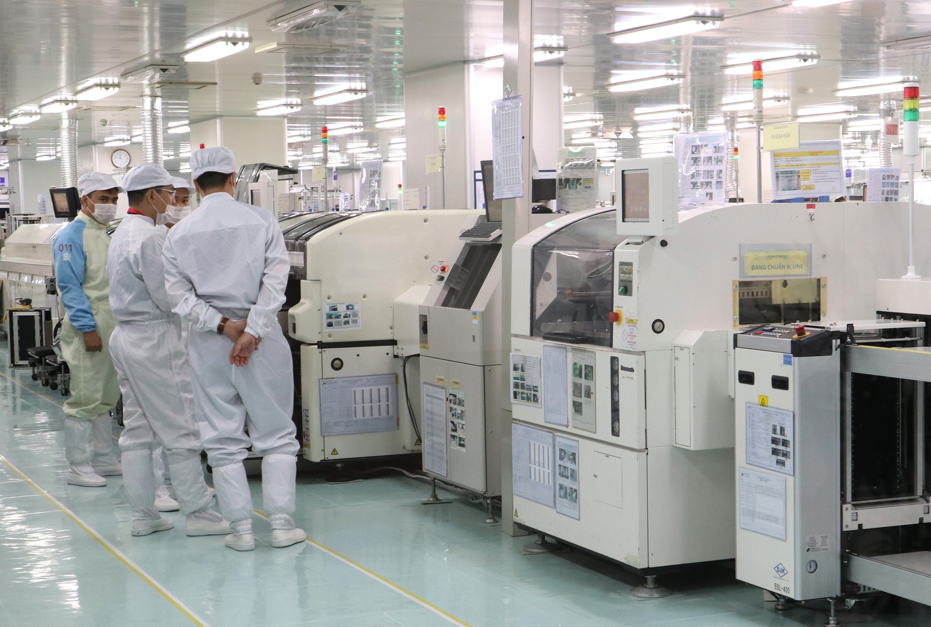 Ben trong nha may san xuat Bphone 2 anh 10