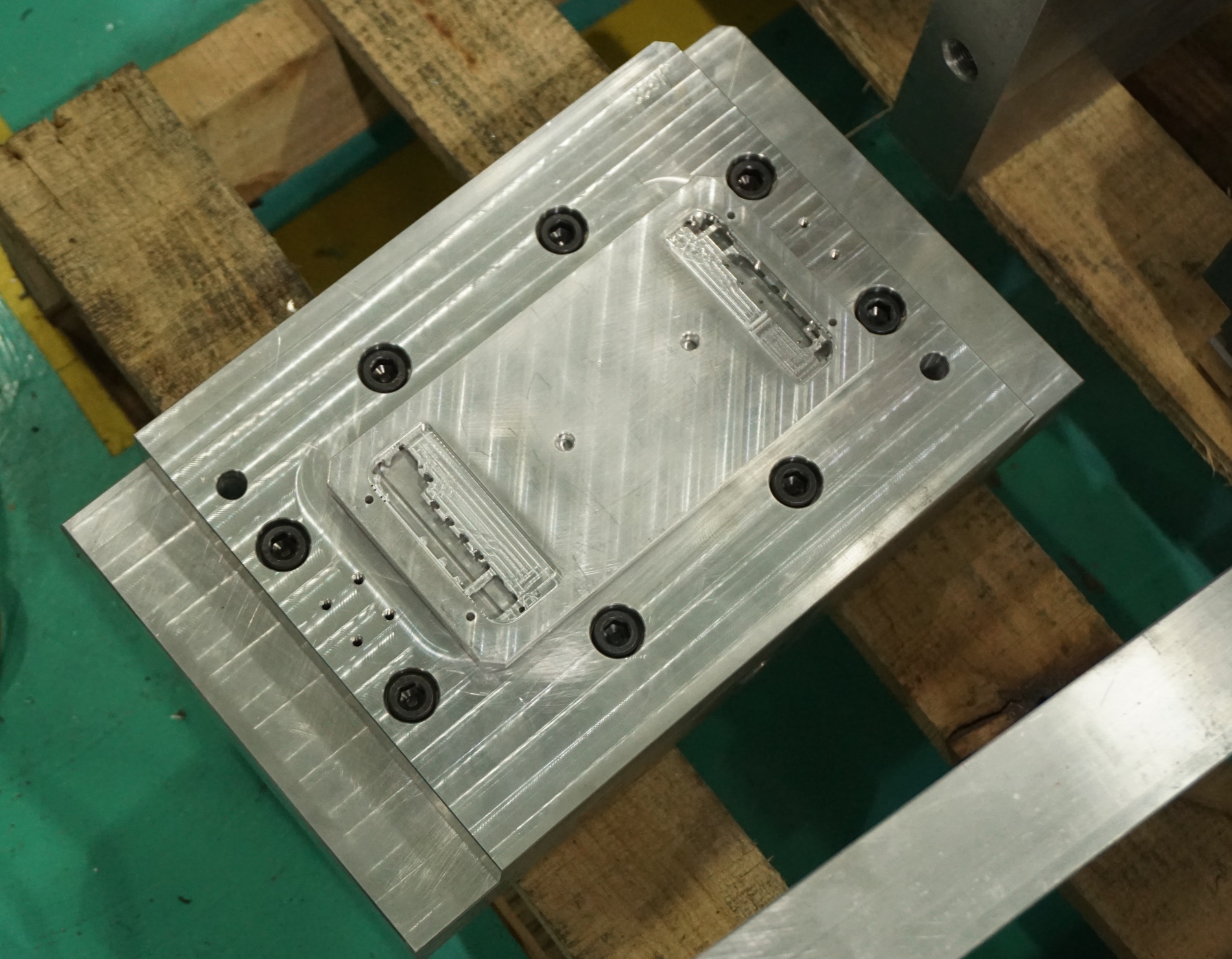 Ben trong nha may san xuat Bphone 2 anh 5