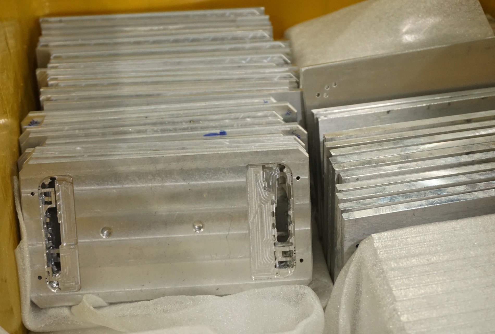 Ben trong nha may san xuat Bphone 2 anh 3