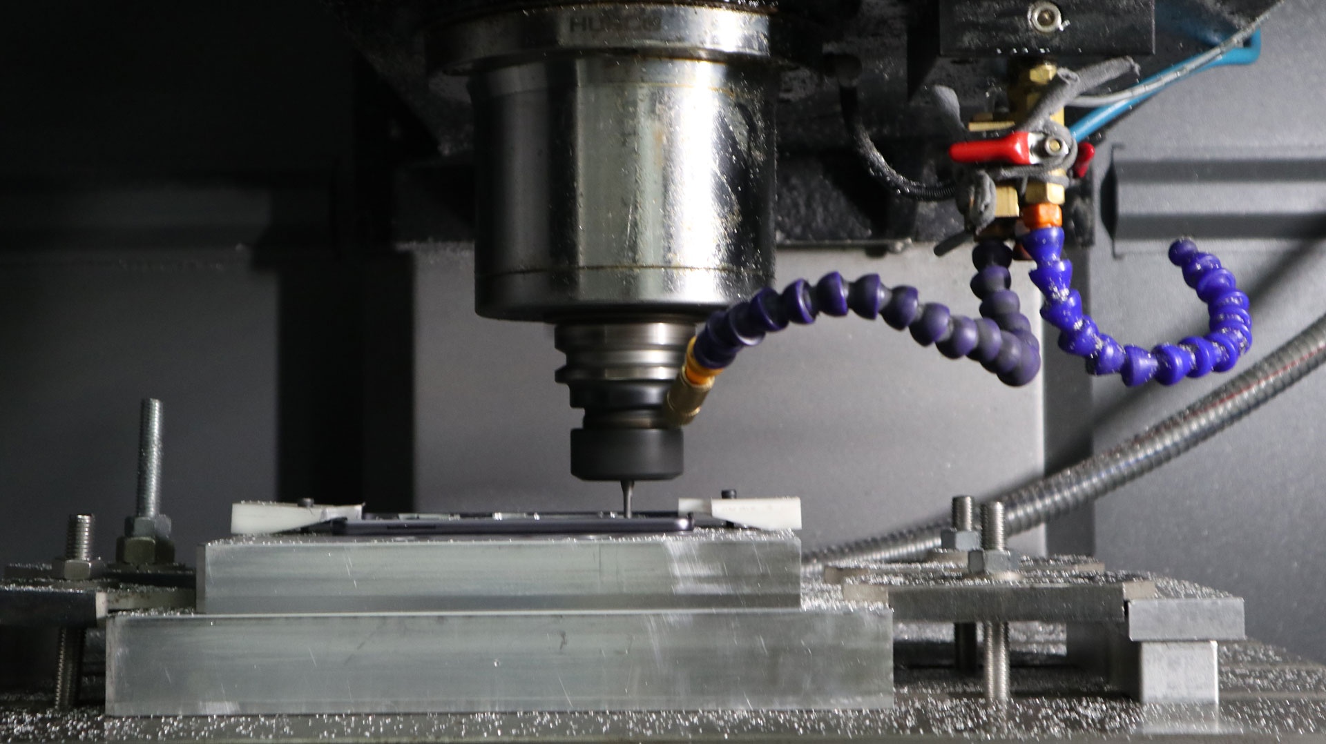 Ben trong nha may san xuat Bphone 2 anh 2