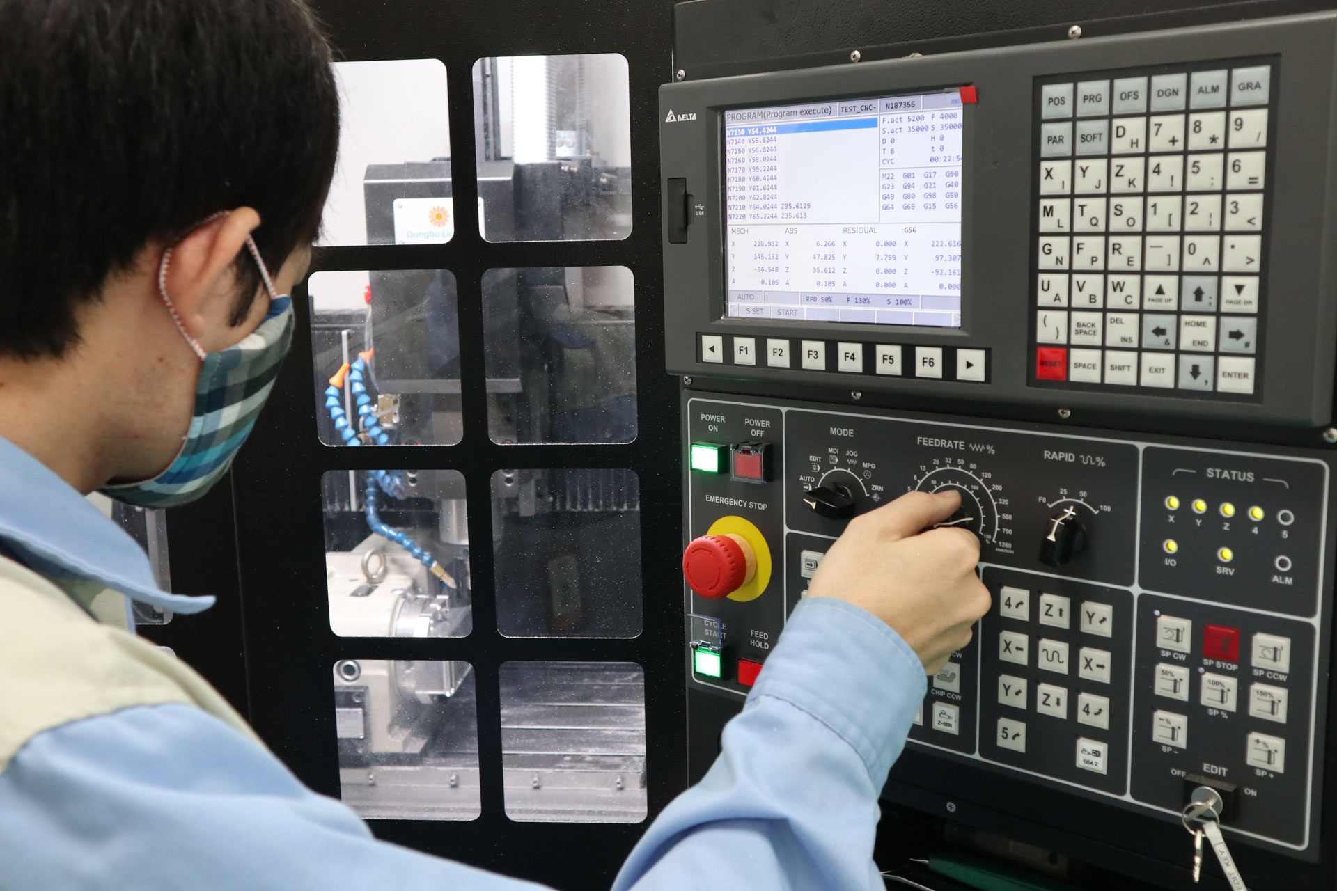 Ben trong nha may san xuat Bphone 2 hinh anh