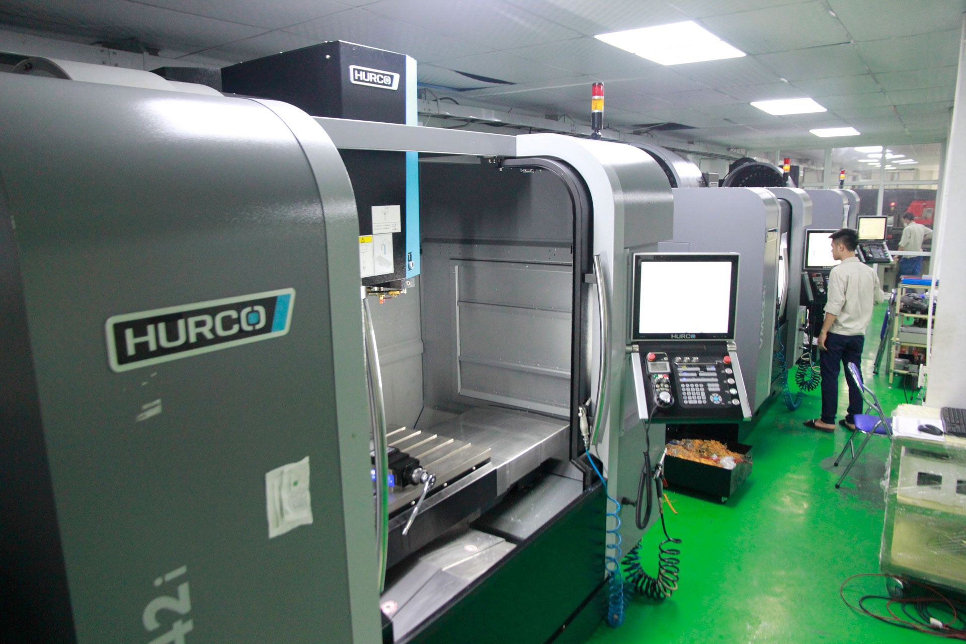 Ben trong nha may san xuat Bphone 2 anh 1