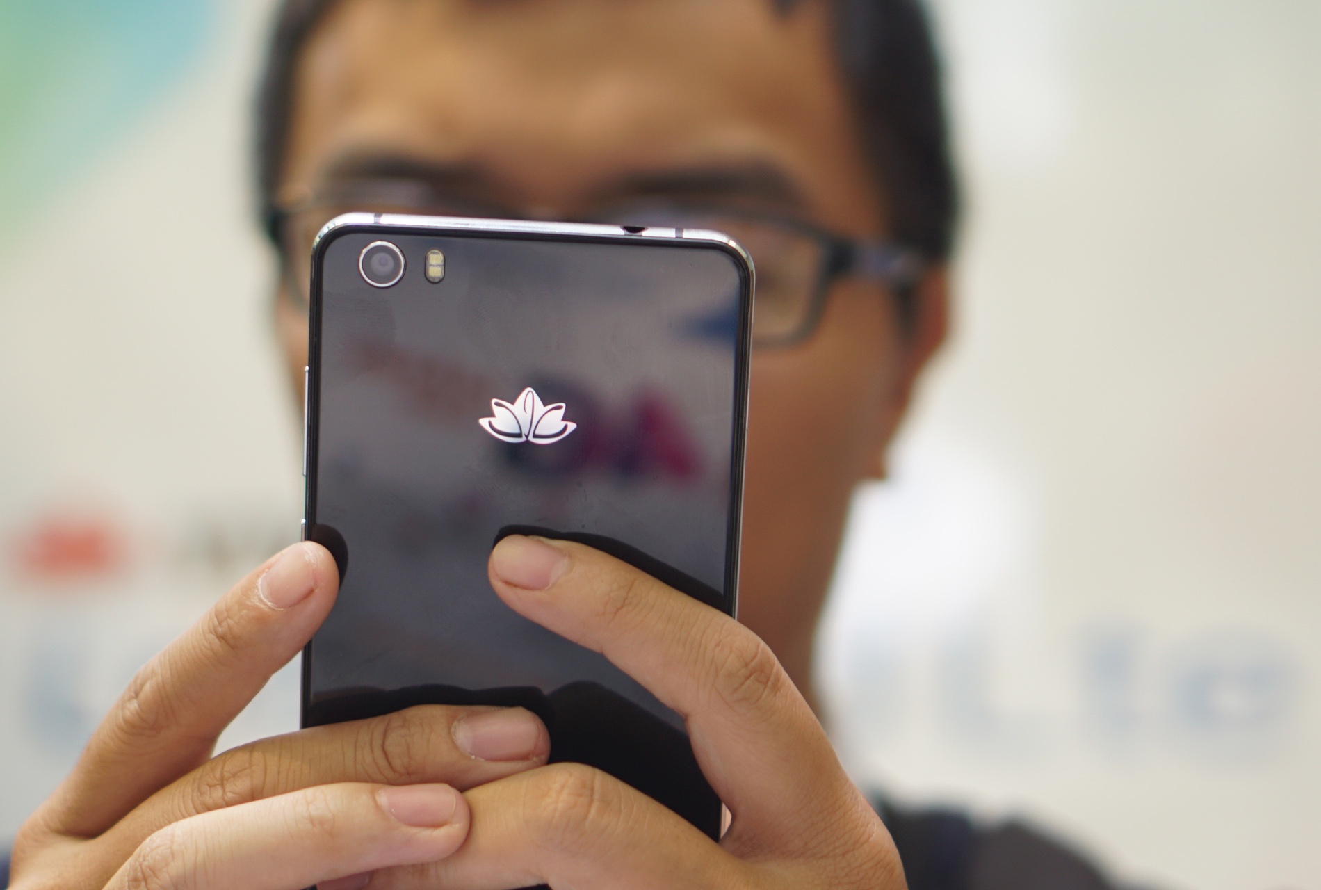 Smartphone 4G ‘made in Vietnam’ gia 4 trieu dong hinh anh