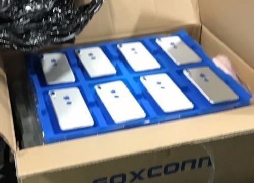 Lo anh thuc te iPhone 8 khien nguoi dung hoang mang hinh anh