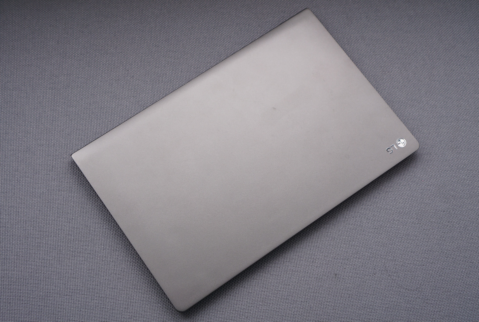 can canh LG Gram anh 6