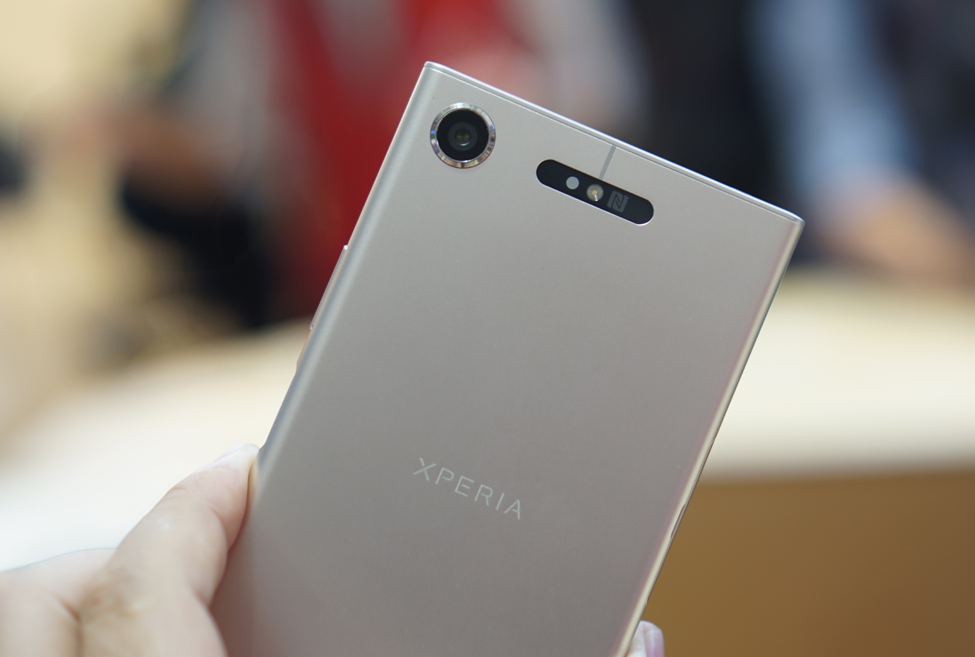 Anh thuc te Xperia XZ1 anh 2