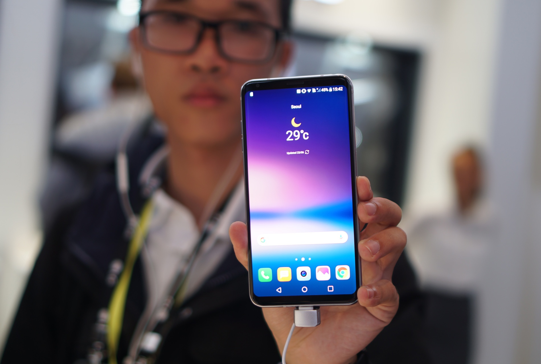 Anh thuc te LG V30 anh 1