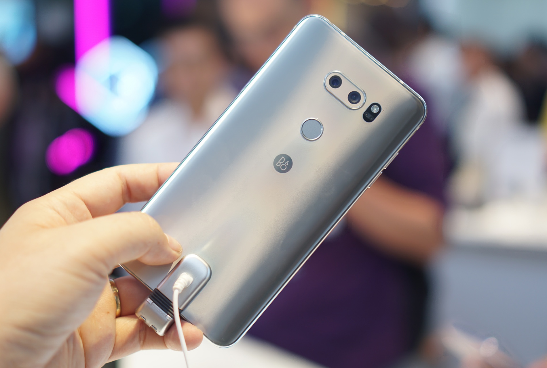 Anh thuc te LG V30 anh 2