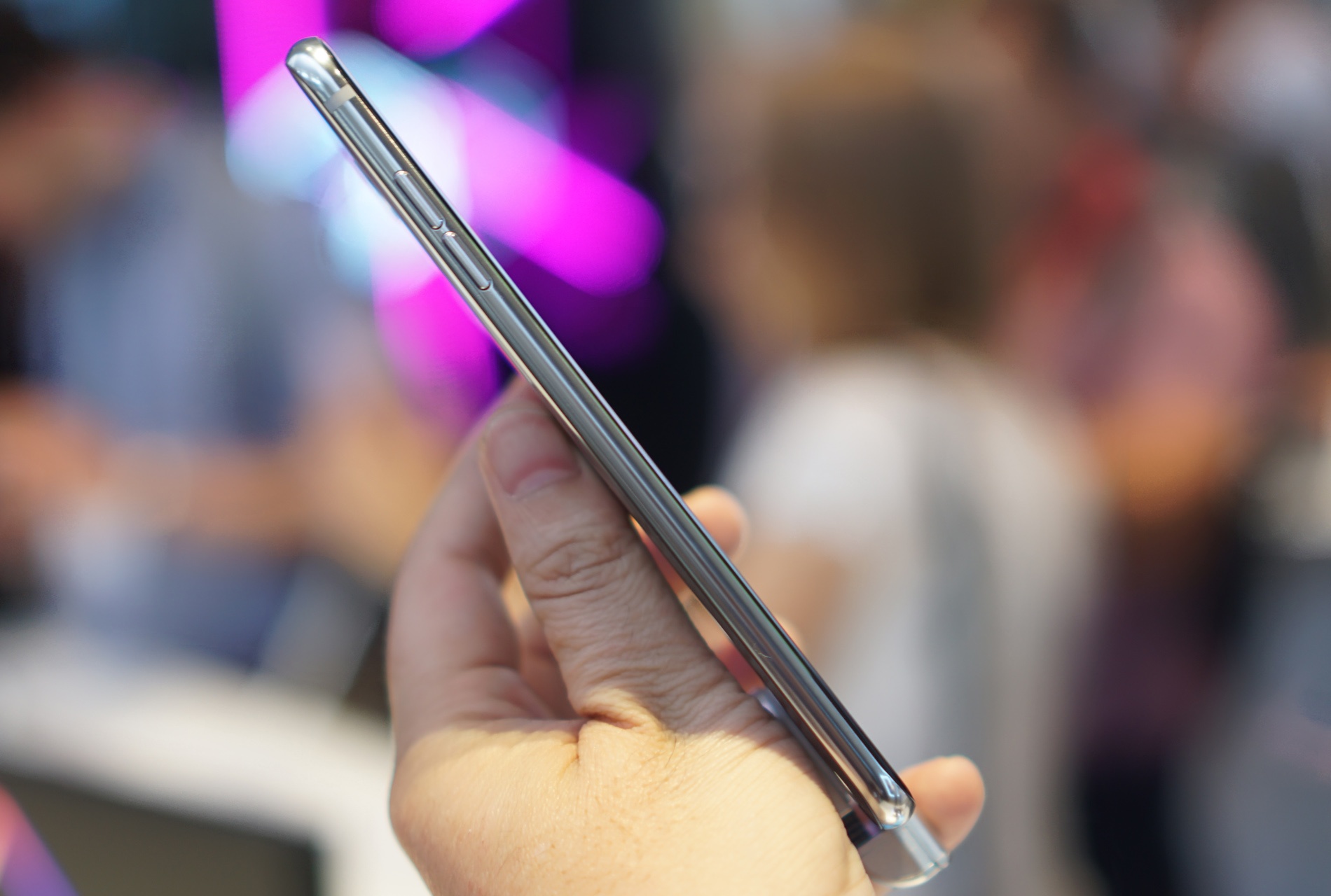 Anh thuc te LG V30 anh 4