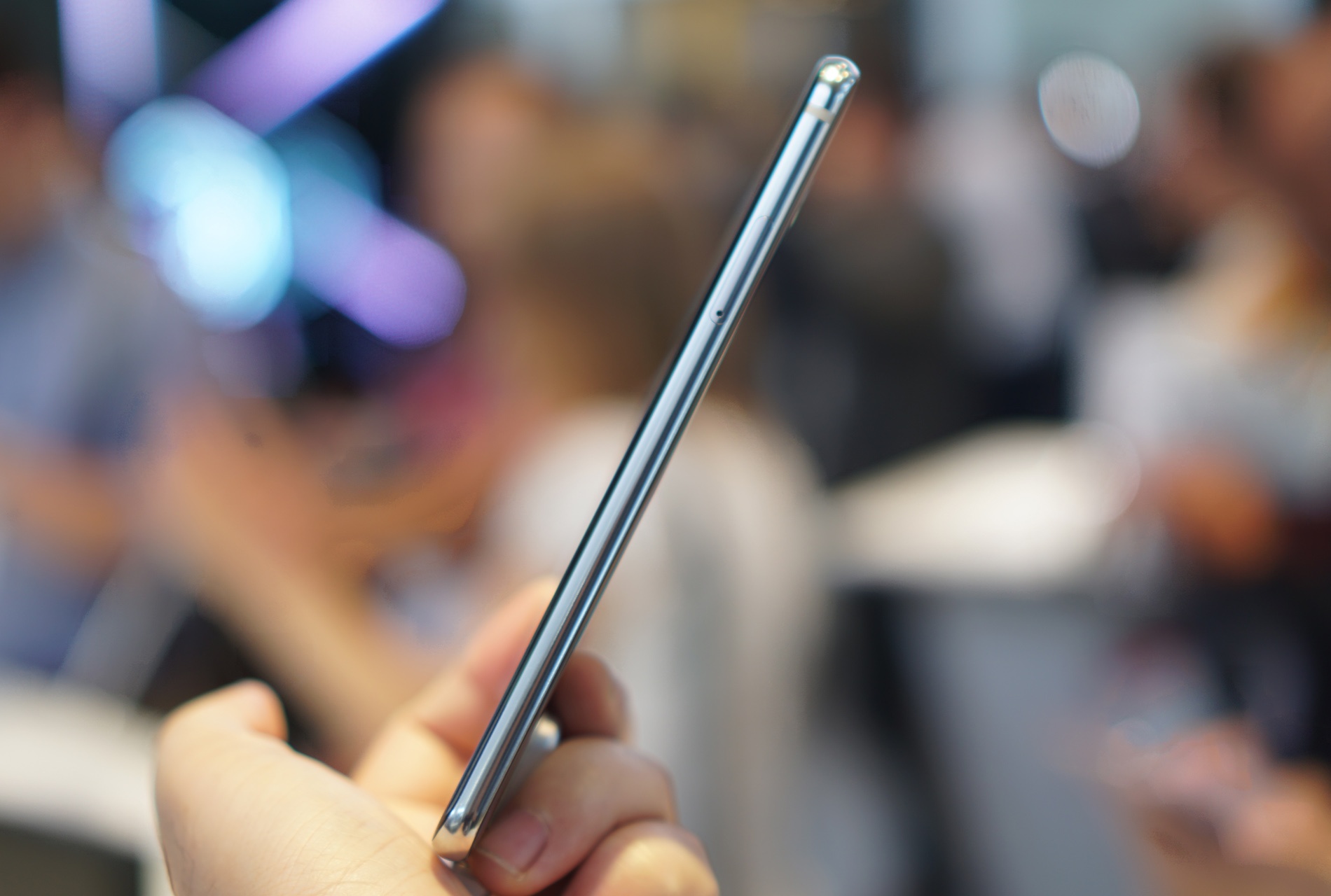 Anh thuc te LG V30 anh 5