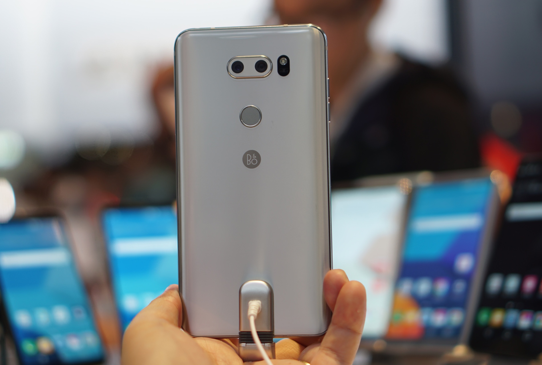 Anh thuc te LG V30 anh 13