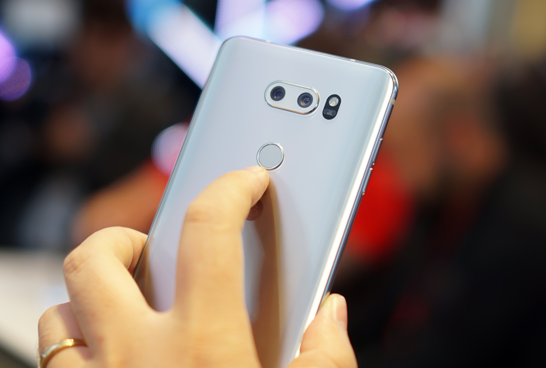 Anh thuc te LG V30 anh 6