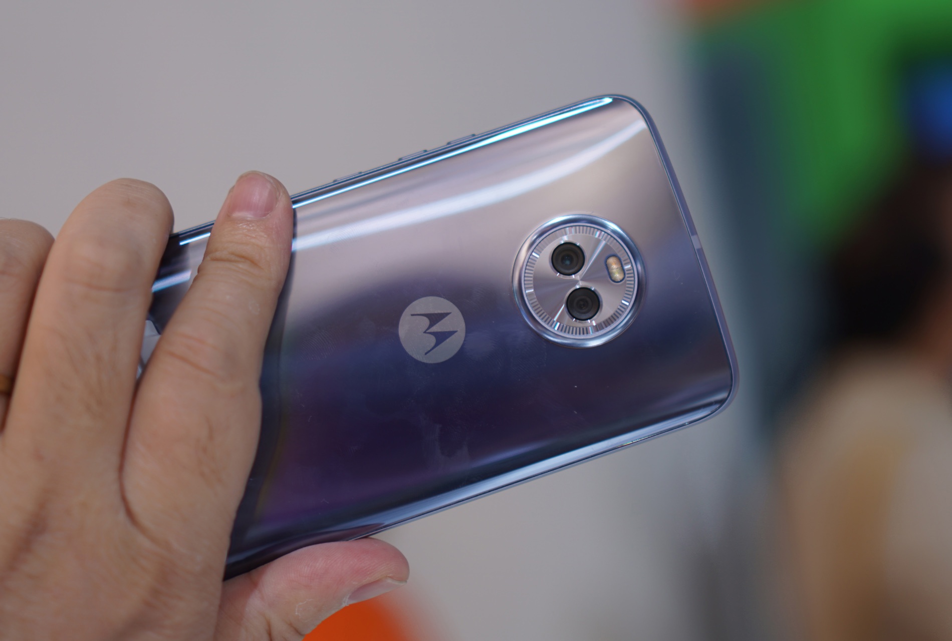 Moto X4: Smartphone tam trung nhieu tinh nang hinh anh
