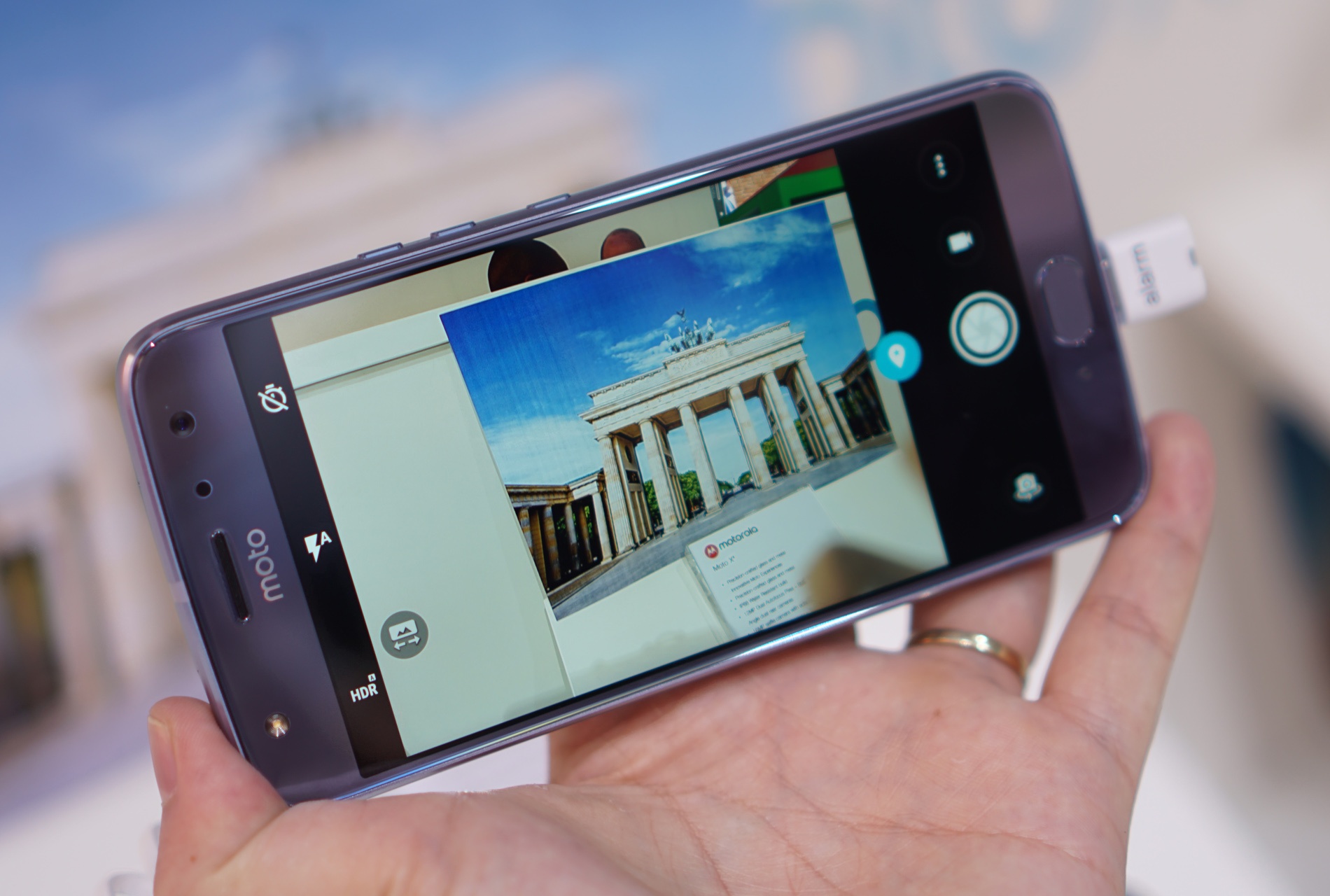 Anh thuc te Moto X4 anh 8