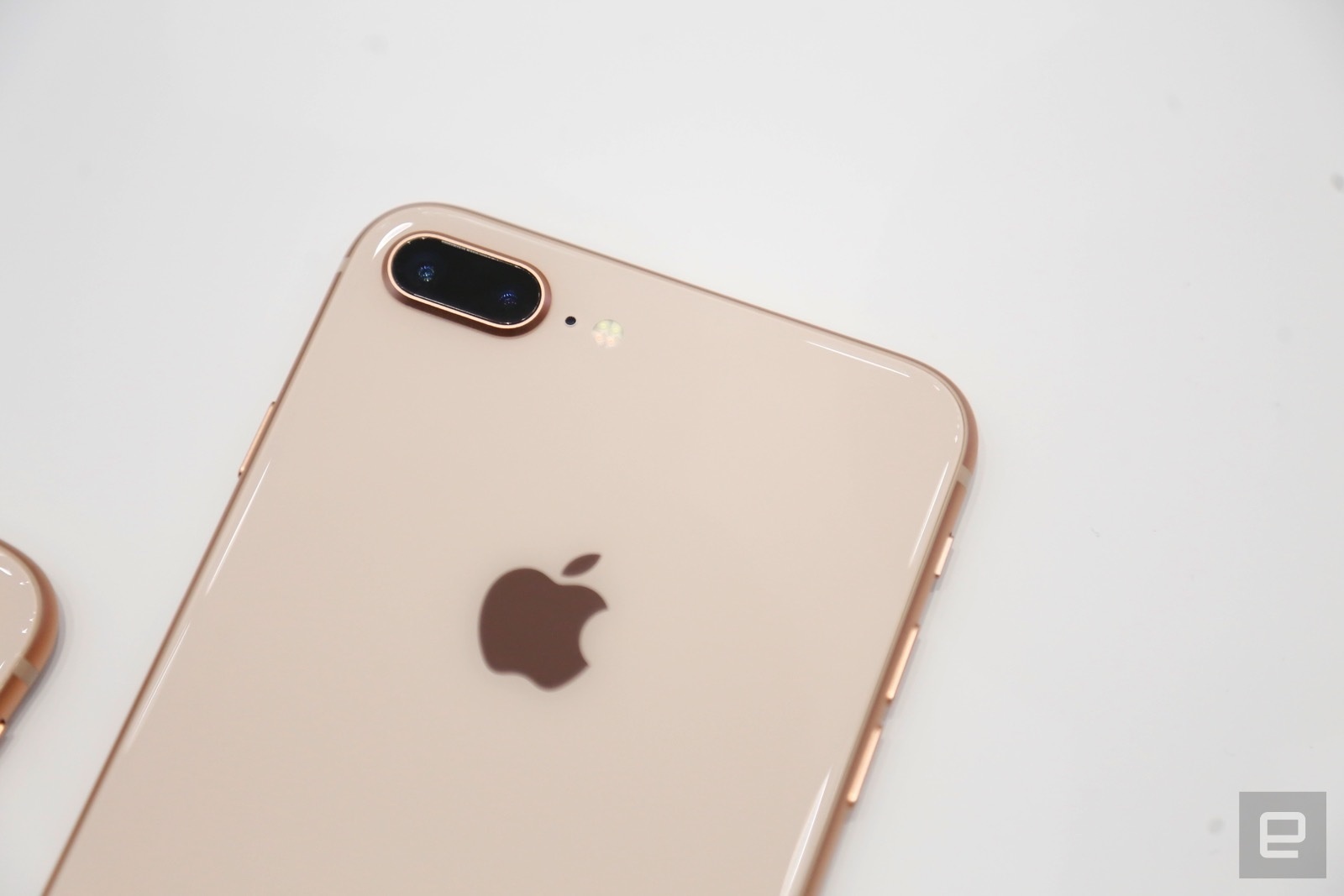 Anh thuc te iPhone 8,  8 Plus anh 4