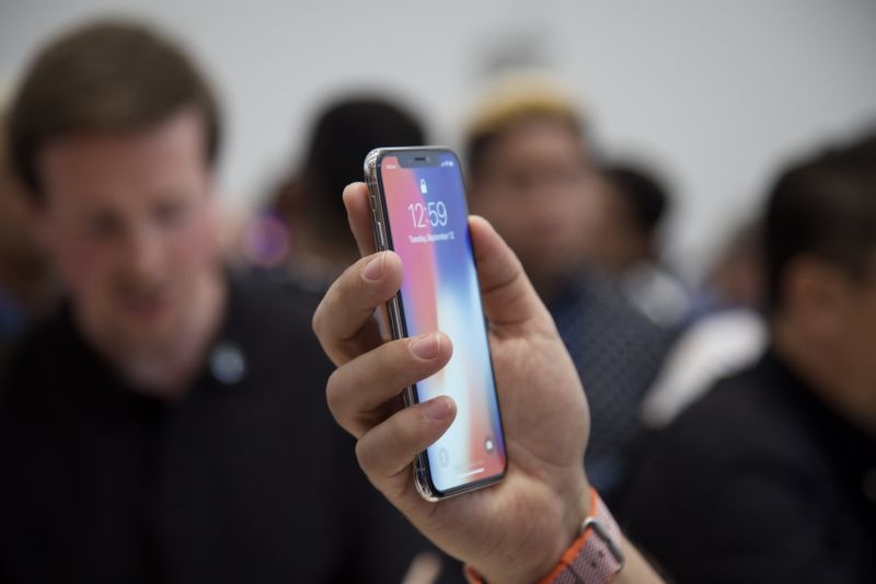 Voi iPhone X, Apple muon thu thach chinh minh hinh anh