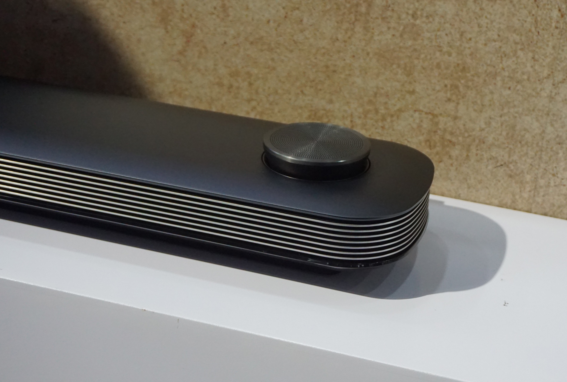 LG Signature W gia 300 trieu dong. anh 7