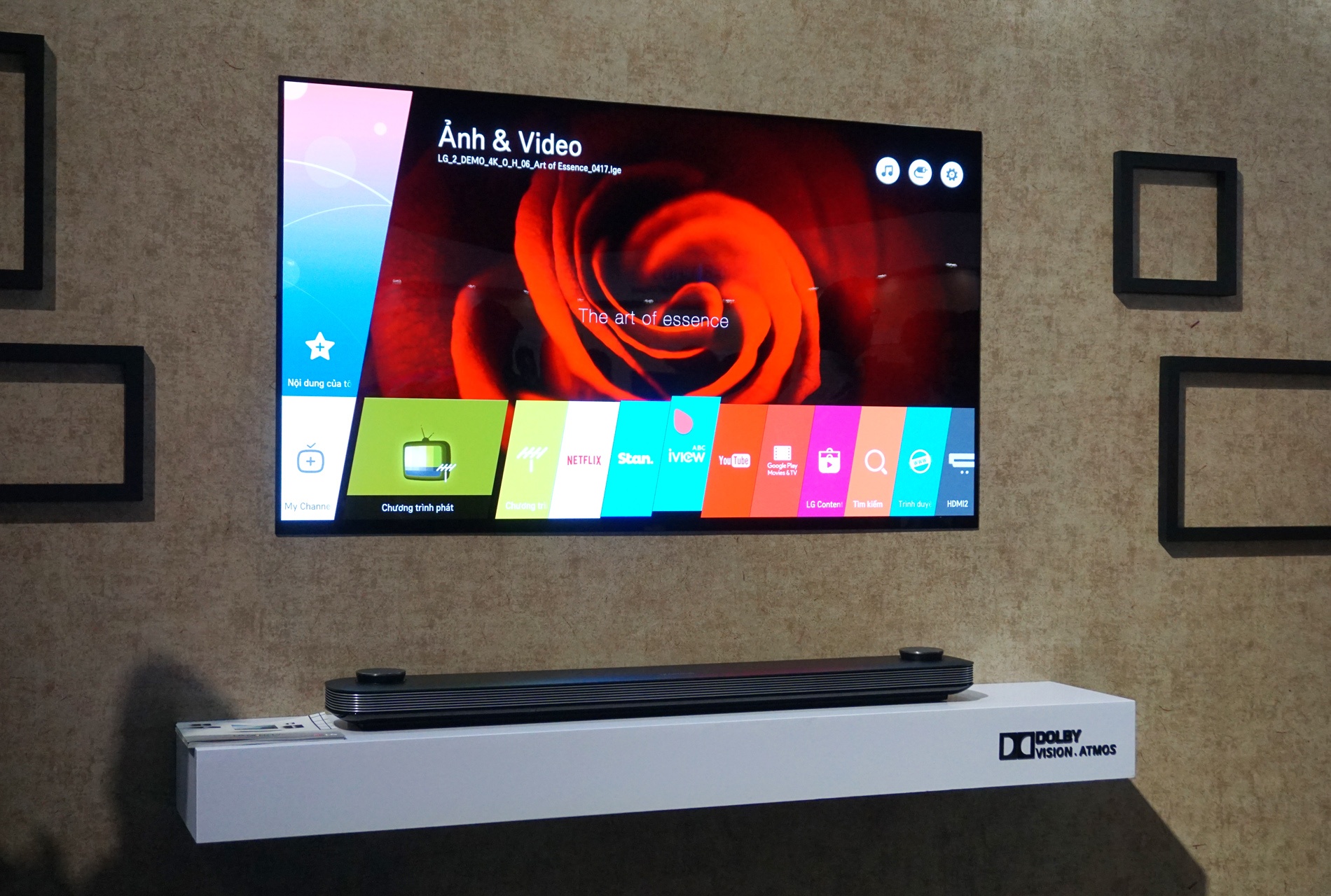 LG Signature W: TV dan tuong 2 mm, gia 300 trieu dong hinh anh